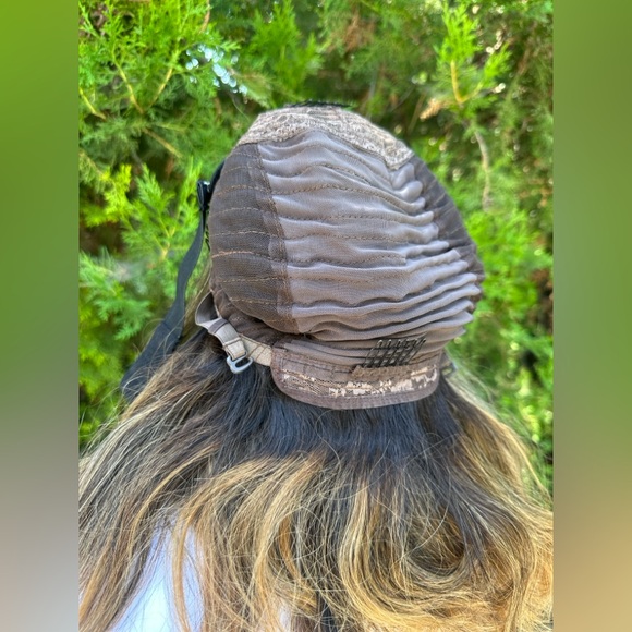 100% Human Hair Natural Ombre Brown and Blonde Wavy Hair Shoulder Length Wig - Picture 7 of 14